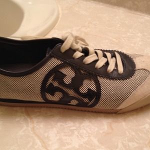 Authentic !!    *RESERVED* Bundle stillshoppin76