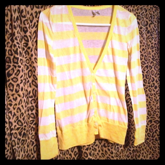 🚫Sold🚫Yellow white striped Old navy