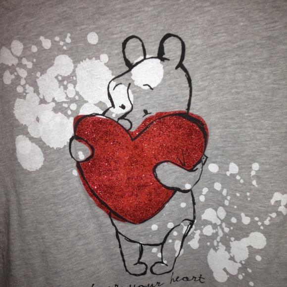 Adorable Winnie the Pooh shirt😊