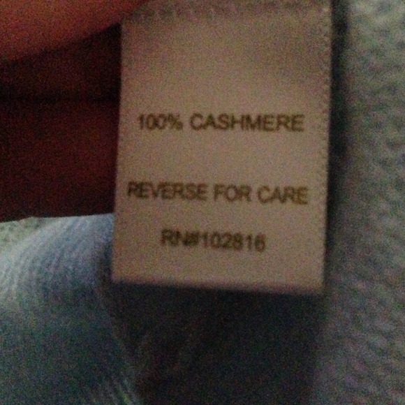 🎀👚BEAUTIFUL CASHMERE SWEATER/JACKET!! - Picture 3 of 3