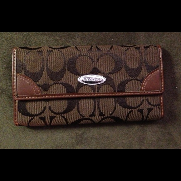 Coach Wallet W/ Signature C