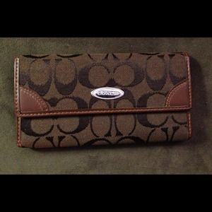 Coach Wallet W/ Signature C