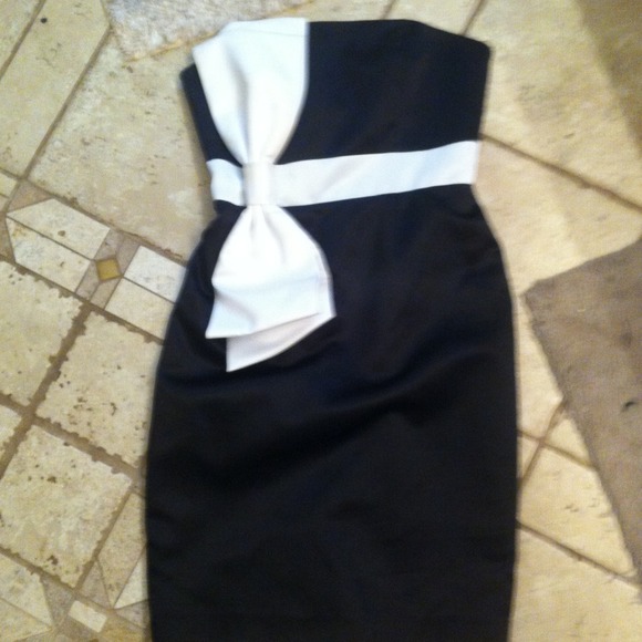 Betsey Johnson bow detail mini