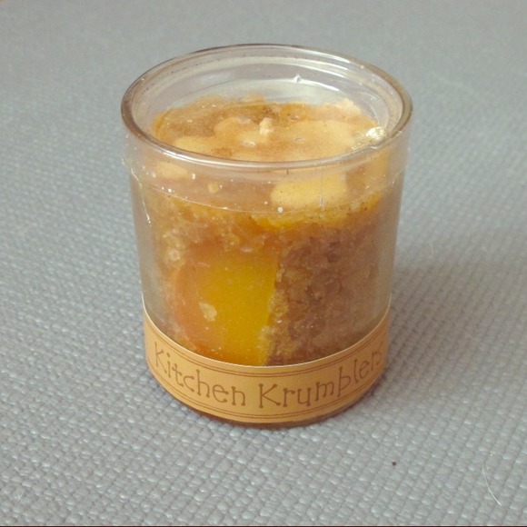 Apple cinnamon scented candle