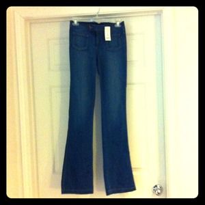 4pocket low cut bebe jeans .... Great quality!!!!