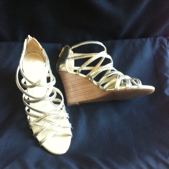 I.N.C. Int'l Concepts Strappy Sandals - Picture 2 of 3