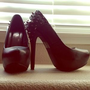 RESERVED for @lovejenn DIVA lounge Heels