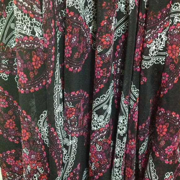 Flowy Patterned Dress - Picture 3 of 3