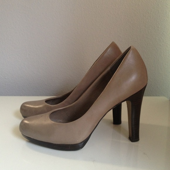 Classic Gray Halogen Pumps