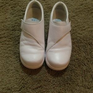 Nursing shoes