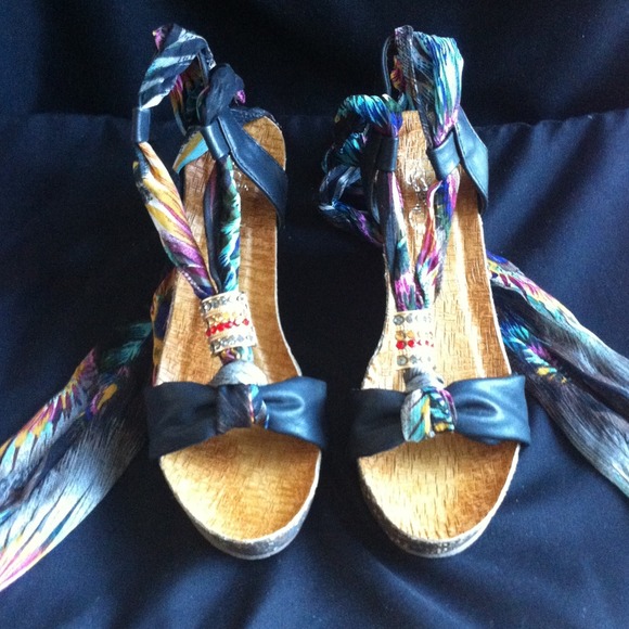 Refresh Sandals - Picture 1 of 3