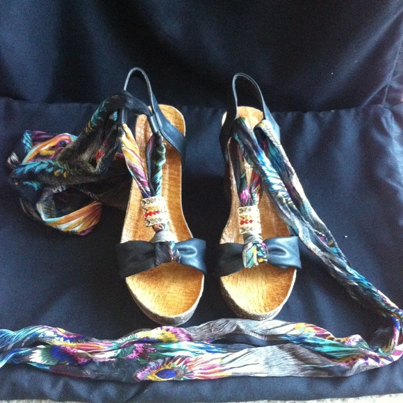 Refresh Sandals - Picture 3 of 3