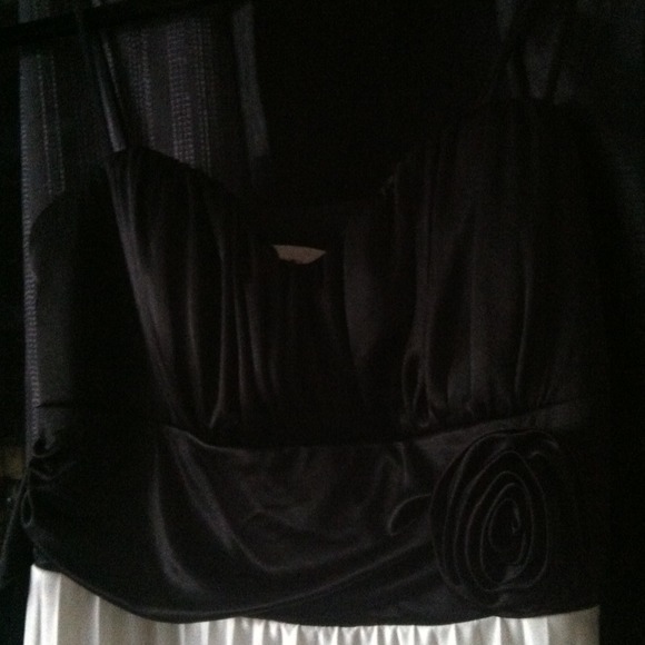Dress - Picture 2 of 3