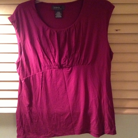 Sold @canueven........Nice top been worn once