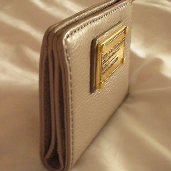 ❌SOLD on EBAY❌Marc Jacobs Bifold Beige Wallet - Picture 2 of 4