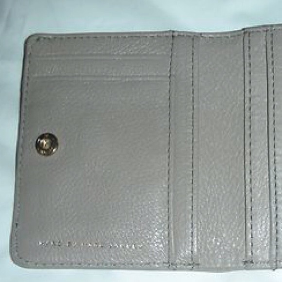 ❌SOLD on EBAY❌Marc Jacobs Bifold Beige Wallet - Picture 4 of 4