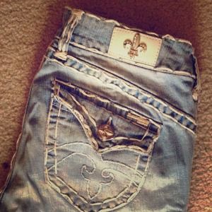 LAGUNA BEACH CO. White double stitched denim.