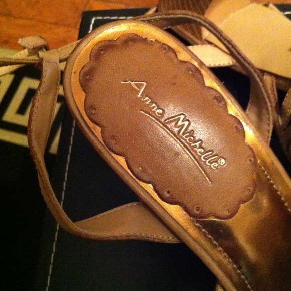 *REDUCED* Anne Michelle Tan Heels - Picture 3 of 4
