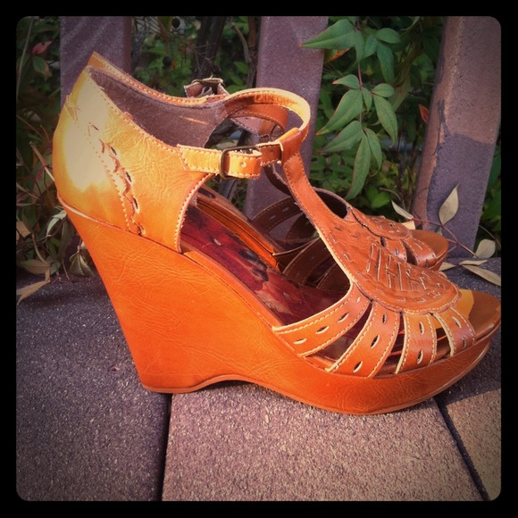 For eemmmzzz---Tan wedges
