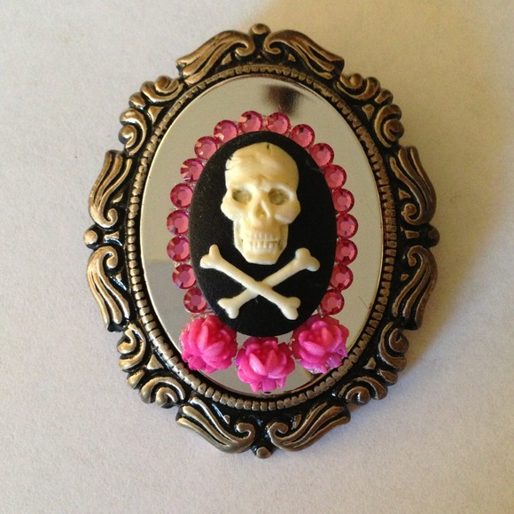 Custom made Skull & Crossbones Cameo Brooch.
