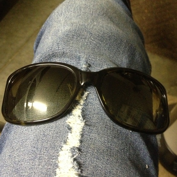 Ralph Lauren sunglasses 😎 - Picture 2 of 5