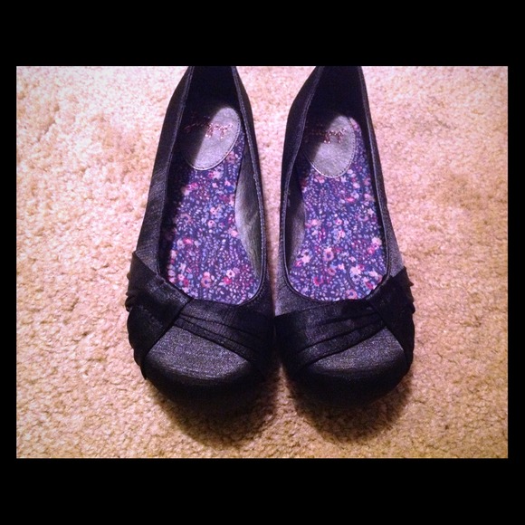 Jellypop size 8 black flats