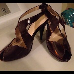 Colin Stuart peep toe pumps