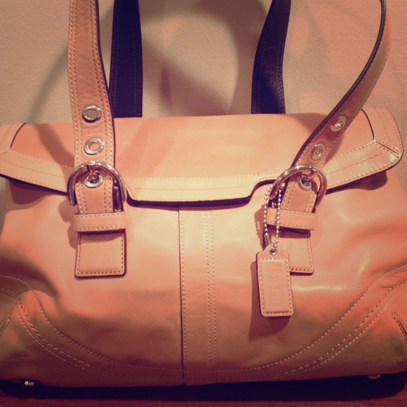 Like new Tan Coach Purse