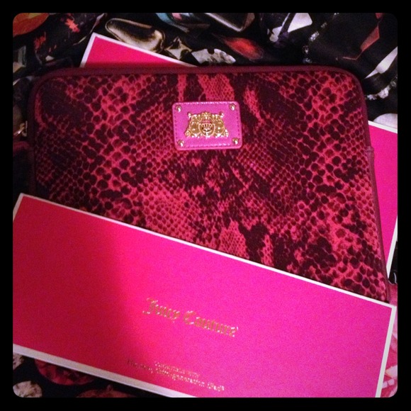 📱Juicy Couture iPad3 python snake pink wristlet📱
