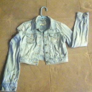 🔶BUNDLED🔶Light wash short jean jacket