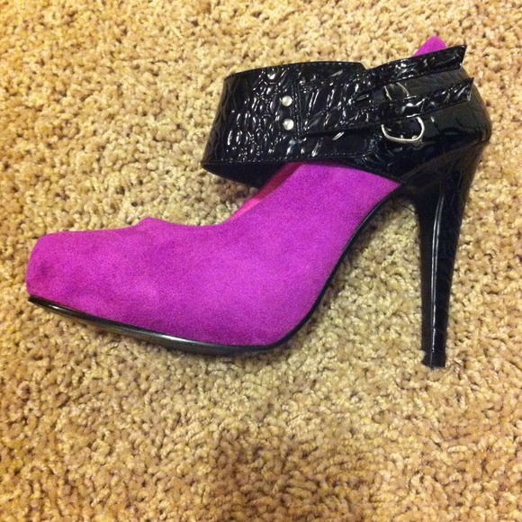 Heels - Picture 3 of 4