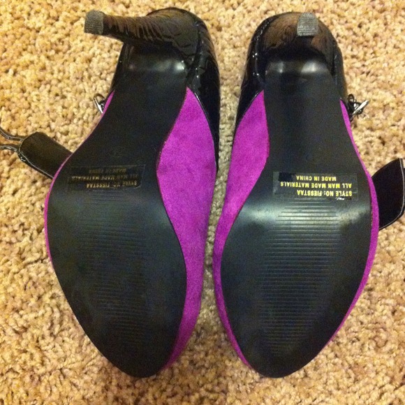 Heels - Picture 4 of 4