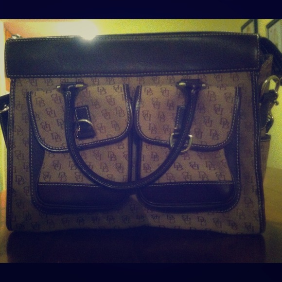 Dooney & Bourke purse - Picture 1 of 1