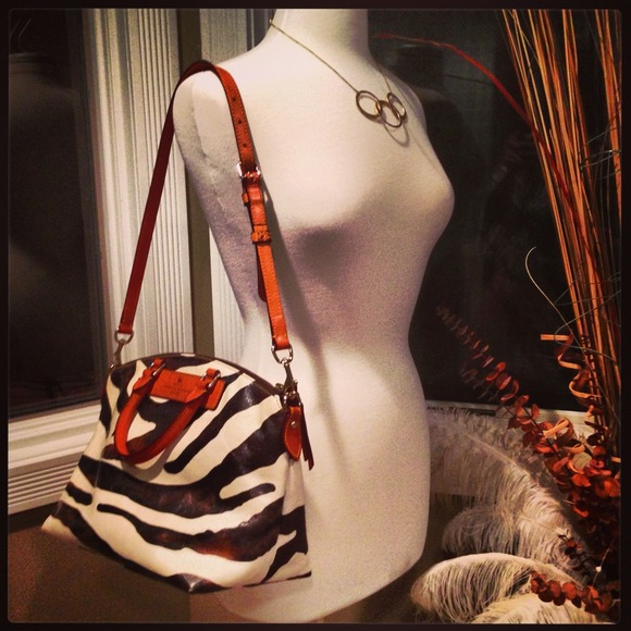 🔽Dooney & Bourke Genuine Leather Purse & Wallet👜 - Picture 2 of 4