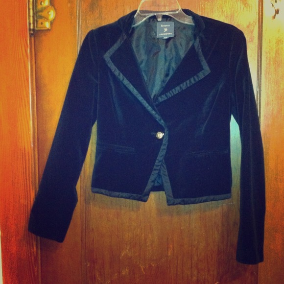 <<SOLD>>Black blazer from forever 21.