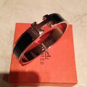 'H' black bracelet