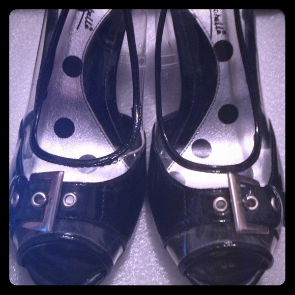 Cute Anne Michelle peep toe