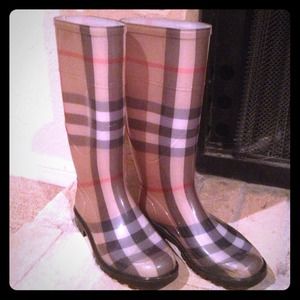 Burberry Boots - Authentic Burberry rain boots! Sz.6 Burberry Boots - Authentic Burberry rain boots! Sz.6