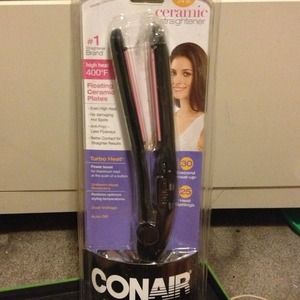 Hair straightener! Conair!!! 3/4in straightener!