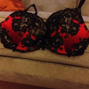 NEW Victoria secrets sexy little thing push up!