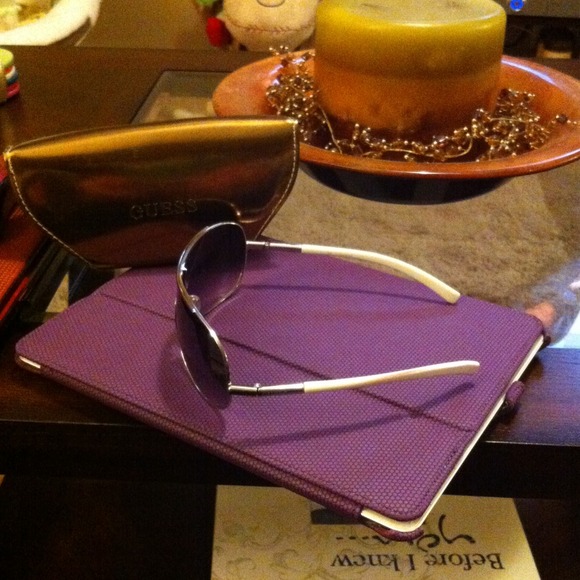 White/silver guess shield sunglasses - Picture 2 of 2