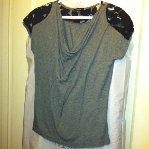 💥SOLD💥Gray top with black lace cut-out detail.