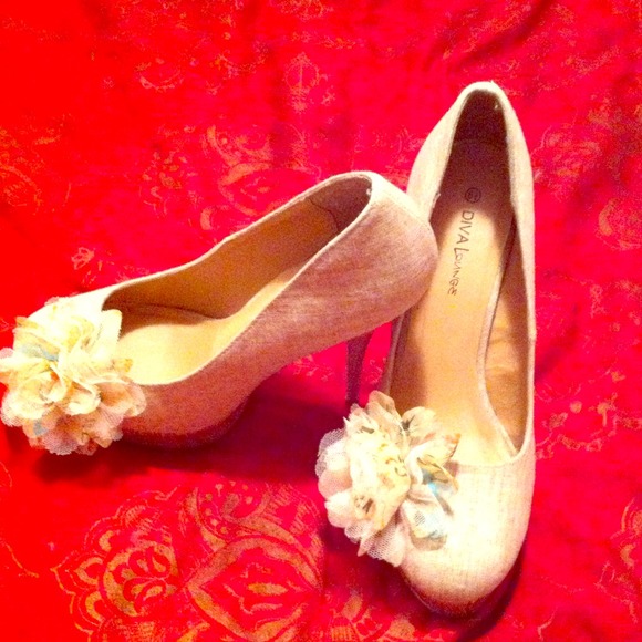 Heels with flower top