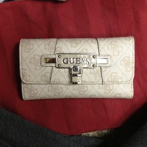 💥JUST REDUCED💥  Guess Wallet