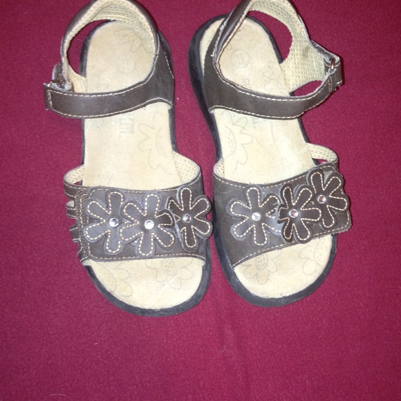 📍🚩Reserved @pinkflamingo84📍🚩 Girls sandals.