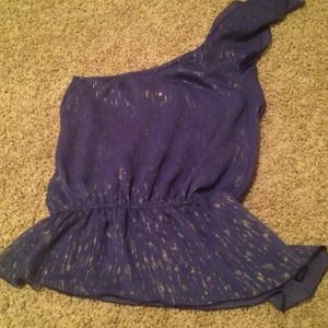 Adorable One shoulder blouse😍