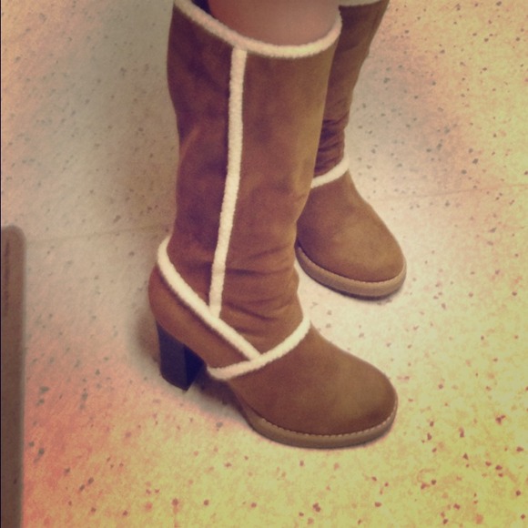New suede tan/white boots!