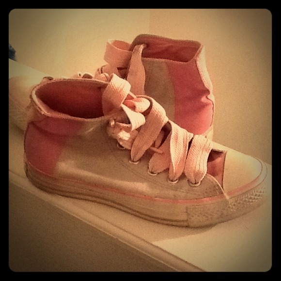 SOld Pink and gray converse