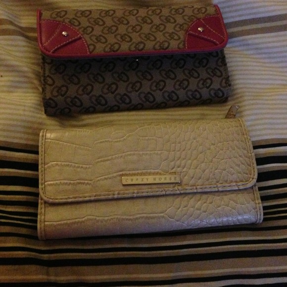 💢Sold💢2 beige wallets