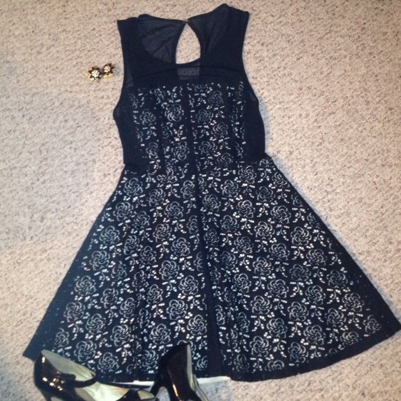 ❌❌SOLD!! Lace dress bundle! Will sell separately! - Picture 4 of 5